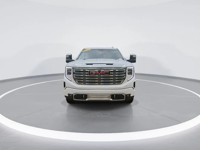 Used 2024 White GMC Denali image 3