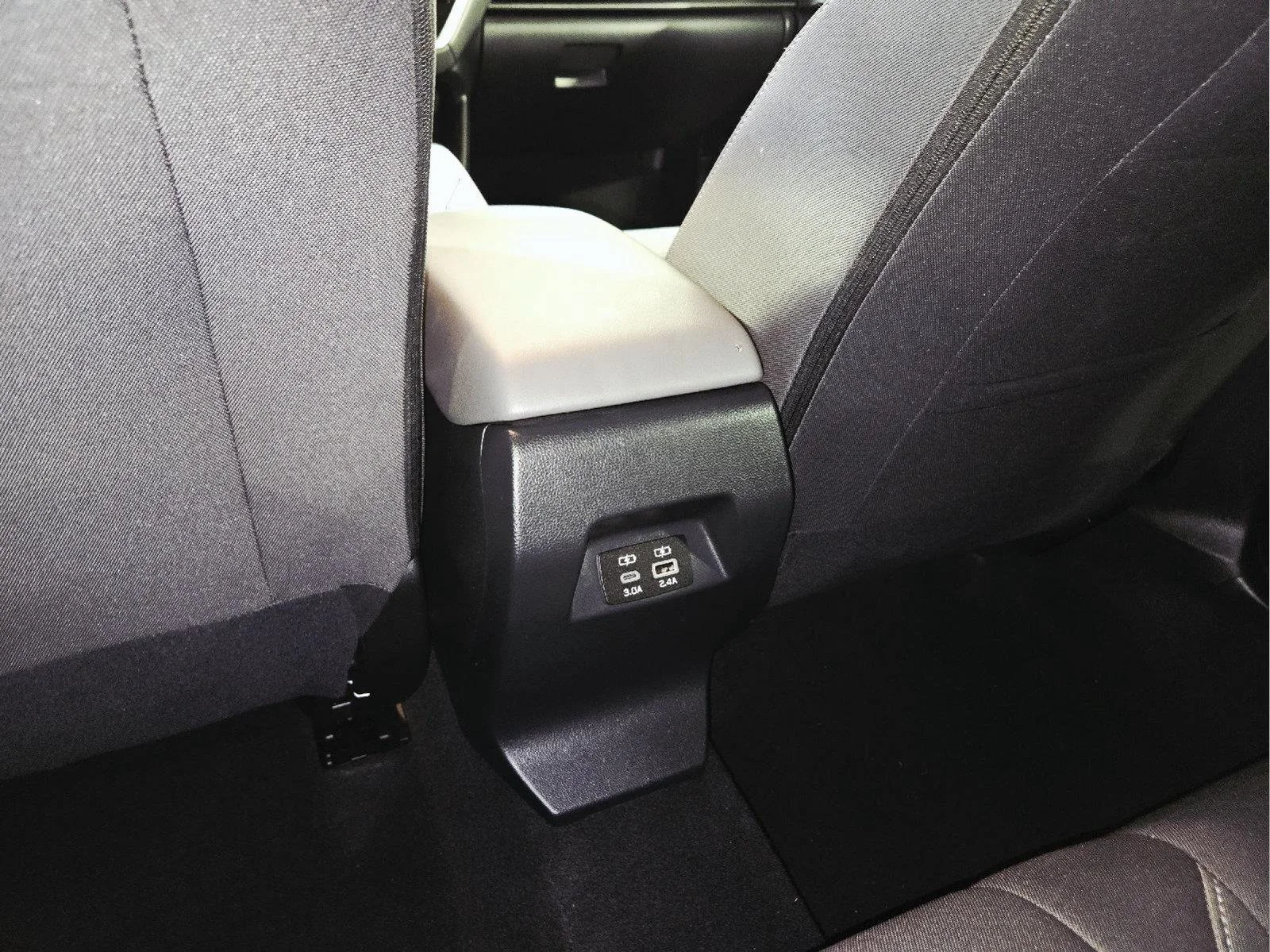 Used 2025 Crystal Black Silica Subaru Premium image 35