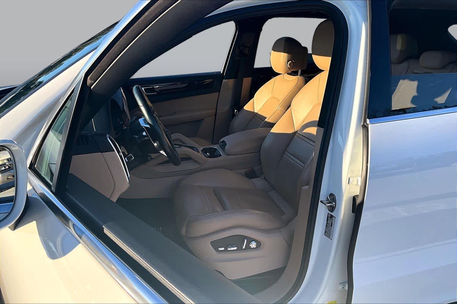 Used 2019  Porsche  image 7