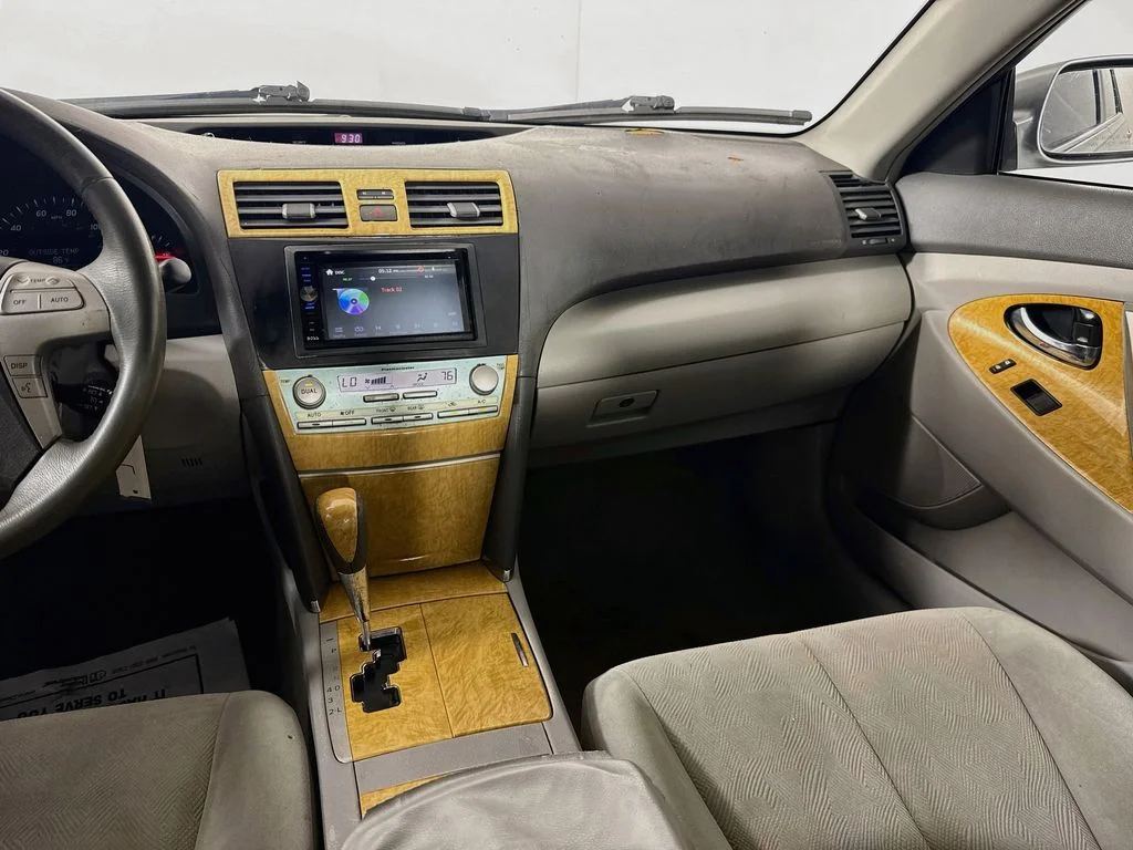 Used 2007 Silver Toyota XLE image 27