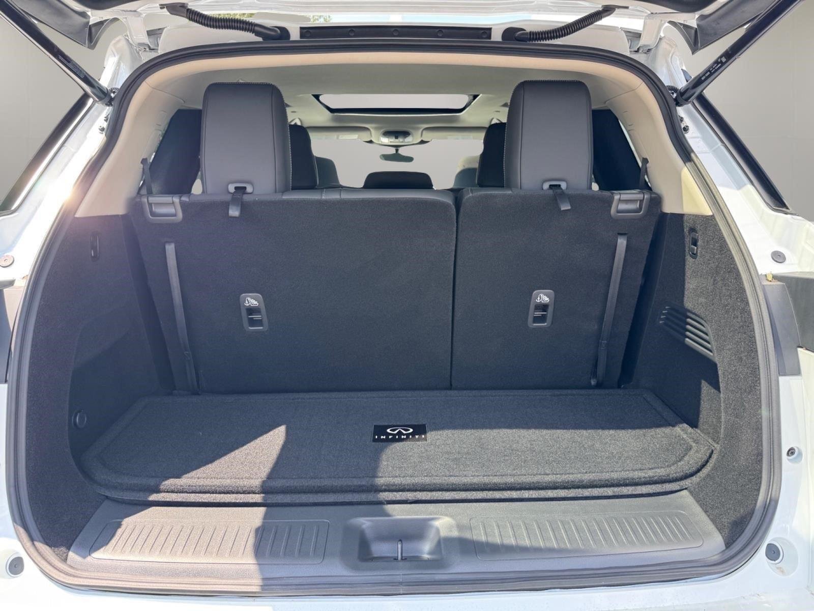 New 2027 Radiant White INFINITI Luxe AWD image 13