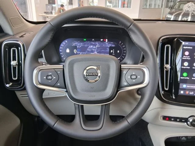 2026 Volvo XC40 Plus - Photo 11