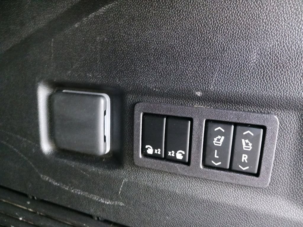 Used 2023 Beige Chevrolet High Country image 31