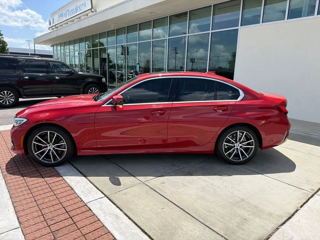 Used 2022 Red BMW 330i image 3