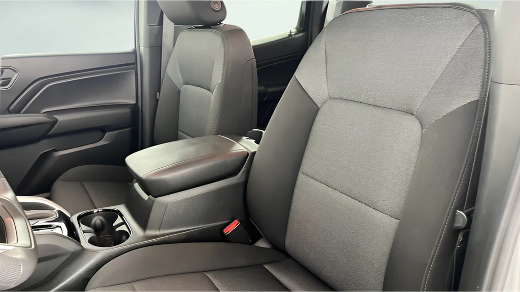 Used 2025 Gray Chevrolet Trail Boss image 36