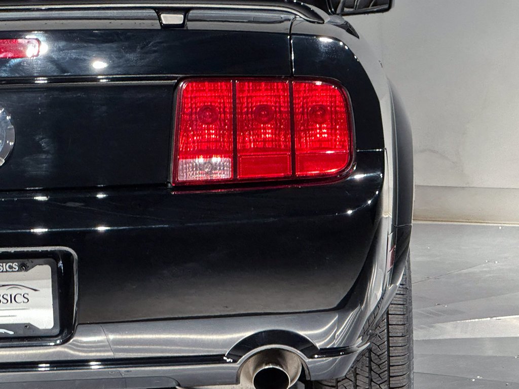 Used 2005 Black Ford  image 9