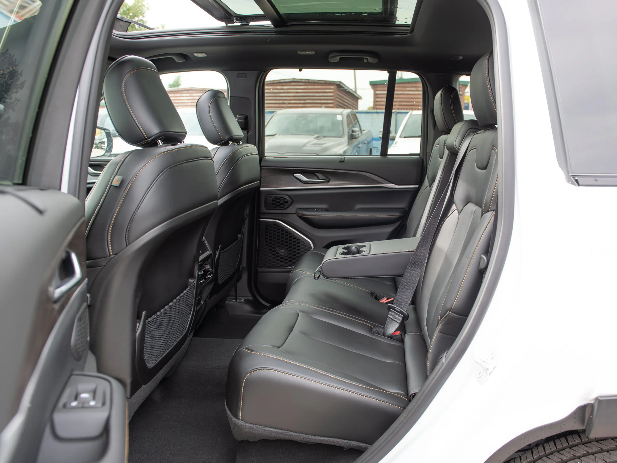 New 2026 White Jeep 85th Anniversary* 4x4, Trailer Tow Pkg, Turbo, Panoramic Sunroof image 26