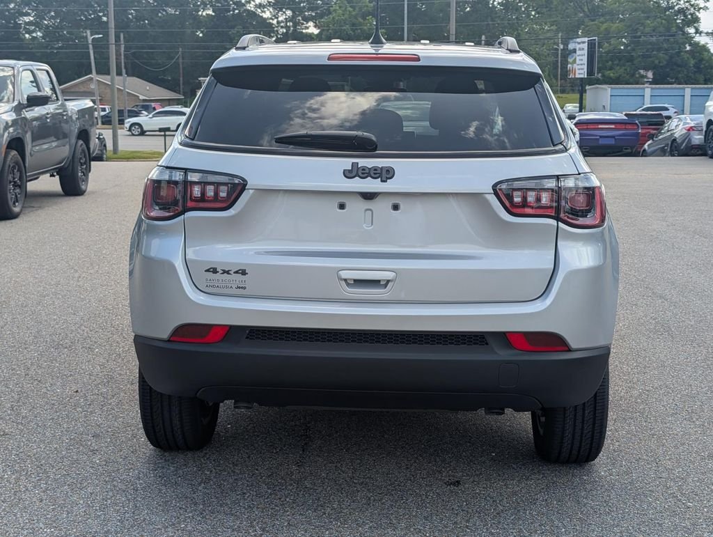 New 2026 Silver Zynith Metallic Clear-Coat Exterior Paint Jeep Latitude image 8