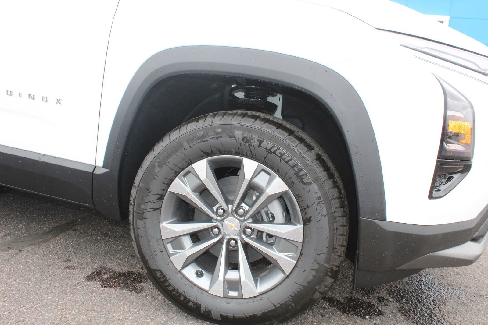 2027 Chevrolet Equinox LT - Photo 8