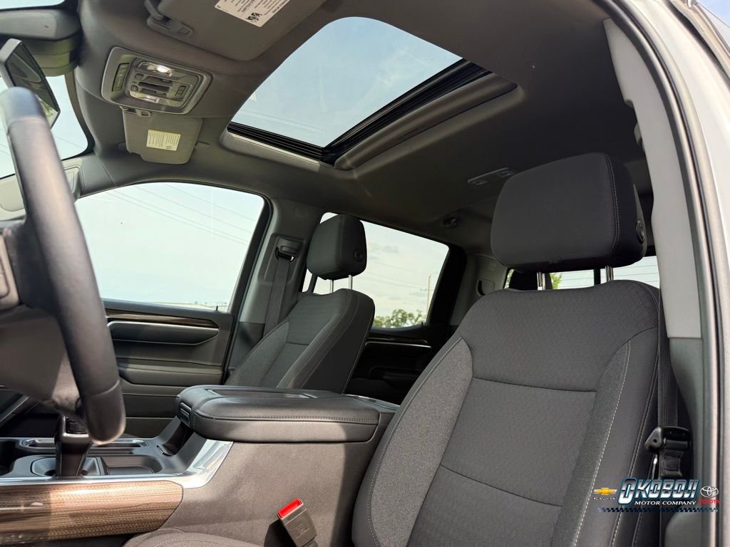 Used 2022 White Chevrolet RST image 17