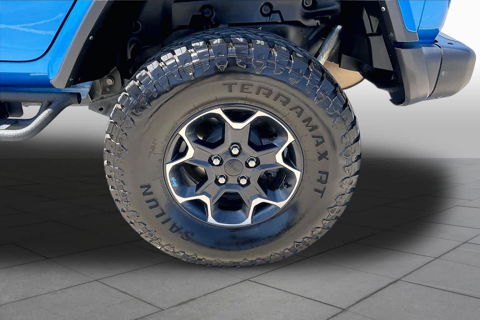 Used 2023 Hydro Blue Pearlcoat Jeep Rubicon image 11