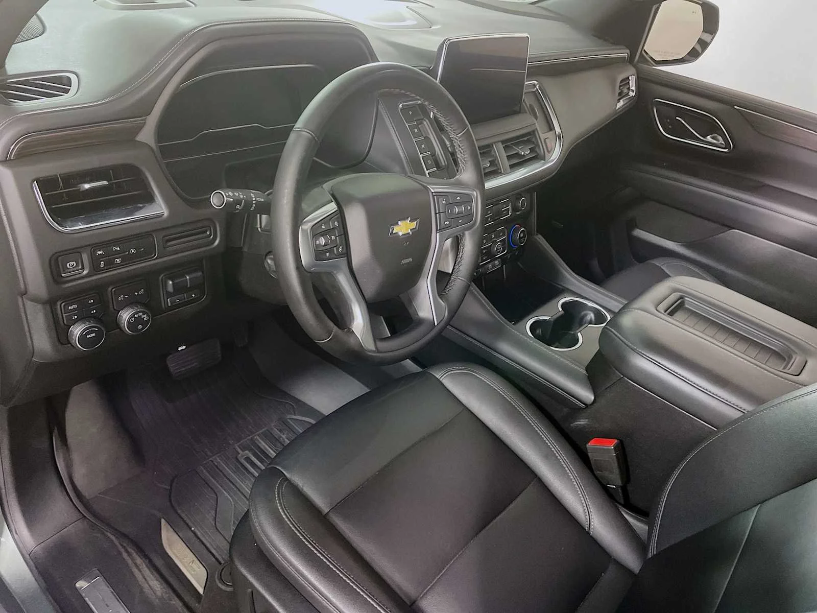 Used 2023 Silver Sage Metallic Chevrolet LT image 7
