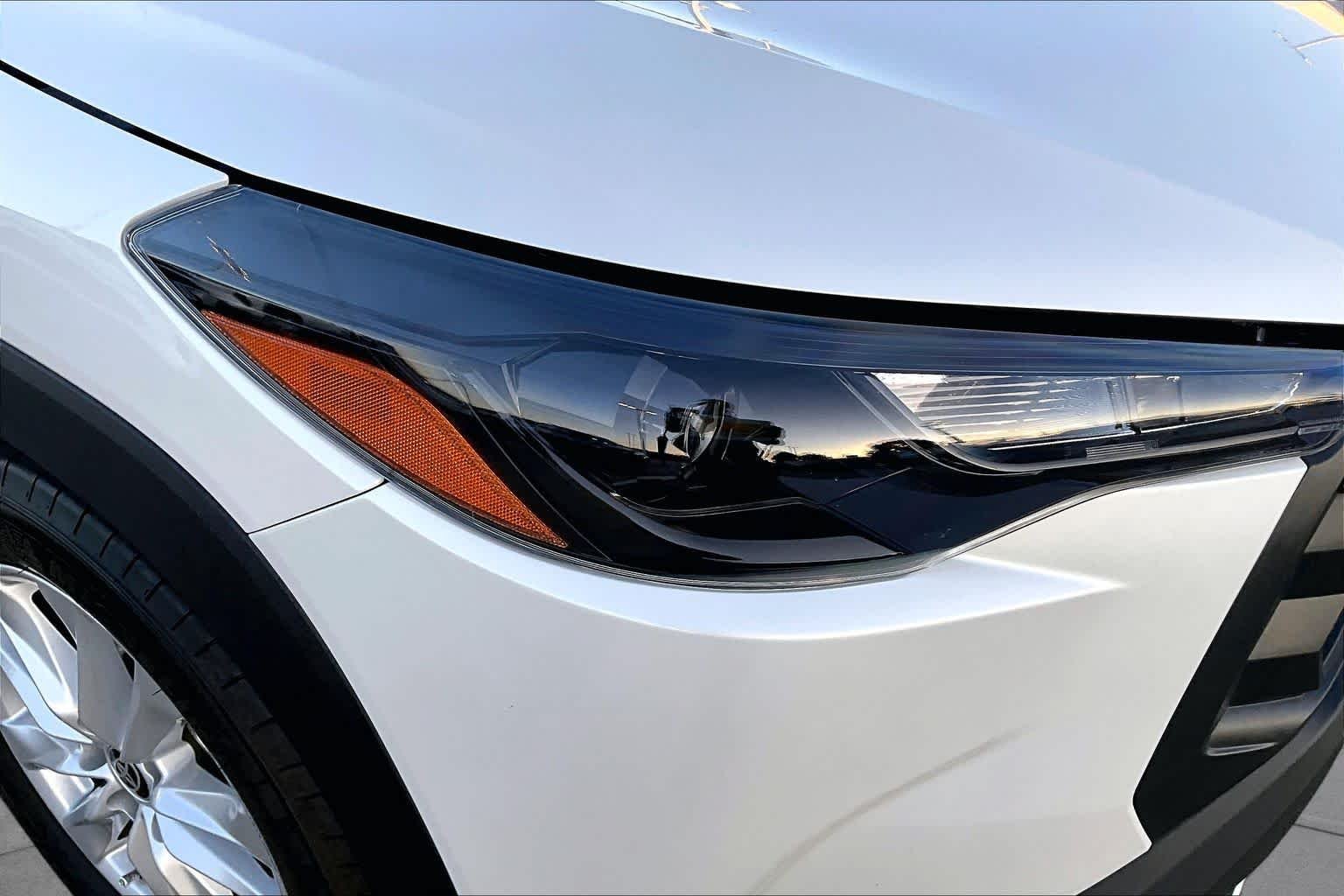 Used 2026 Wind Chill Pearl Toyota LE image 28