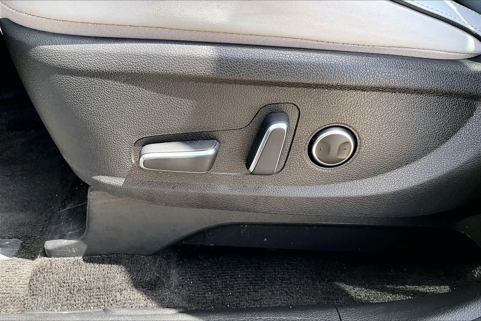 Used 2025 Steel Graphite Hyundai SEL image 32