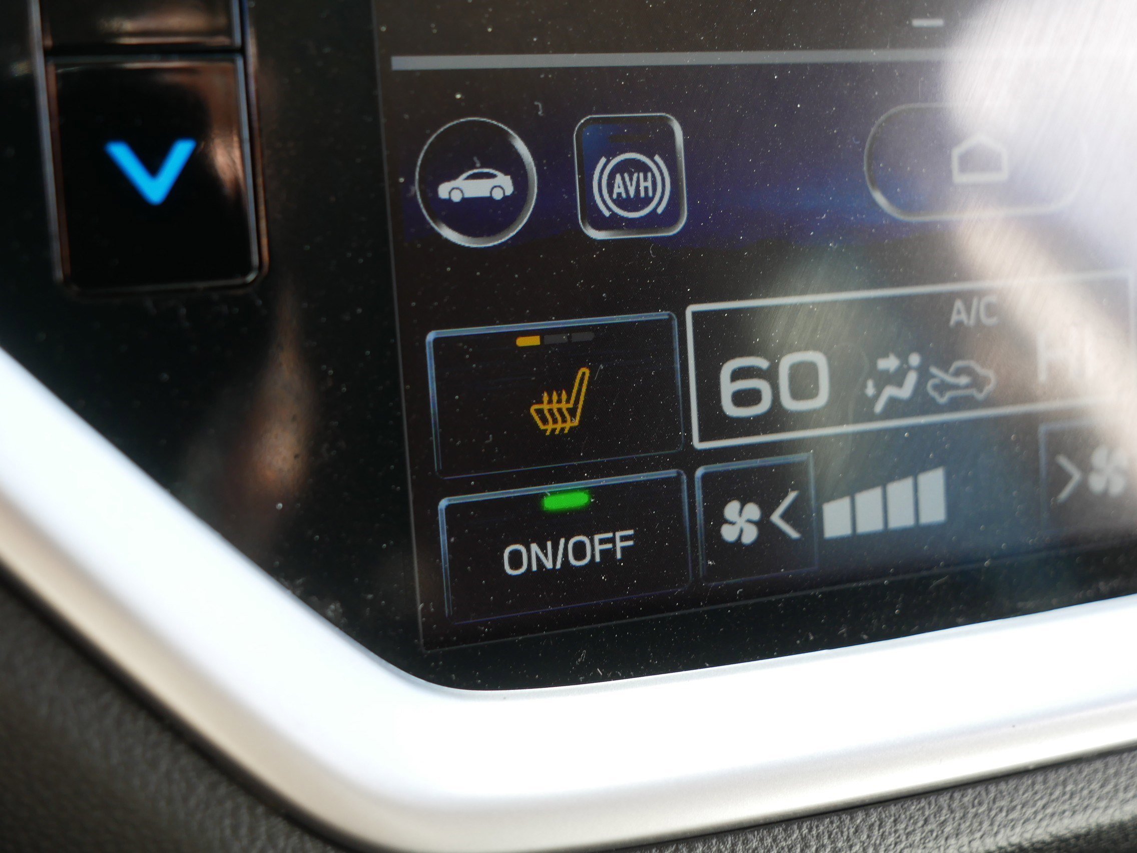 Used 2025 Crystal White Pearl Subaru Premium image 28