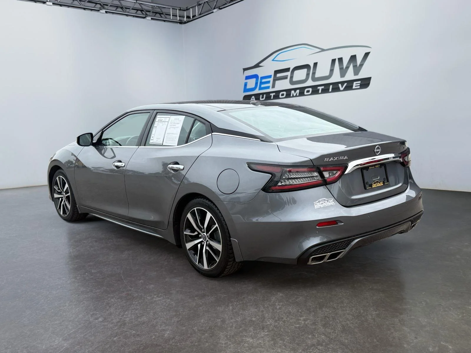 Used 2023 GRAY NISSAN SL SEDAN image 5