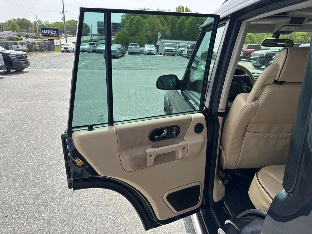 Used 2004  Land Rover SE image 26
