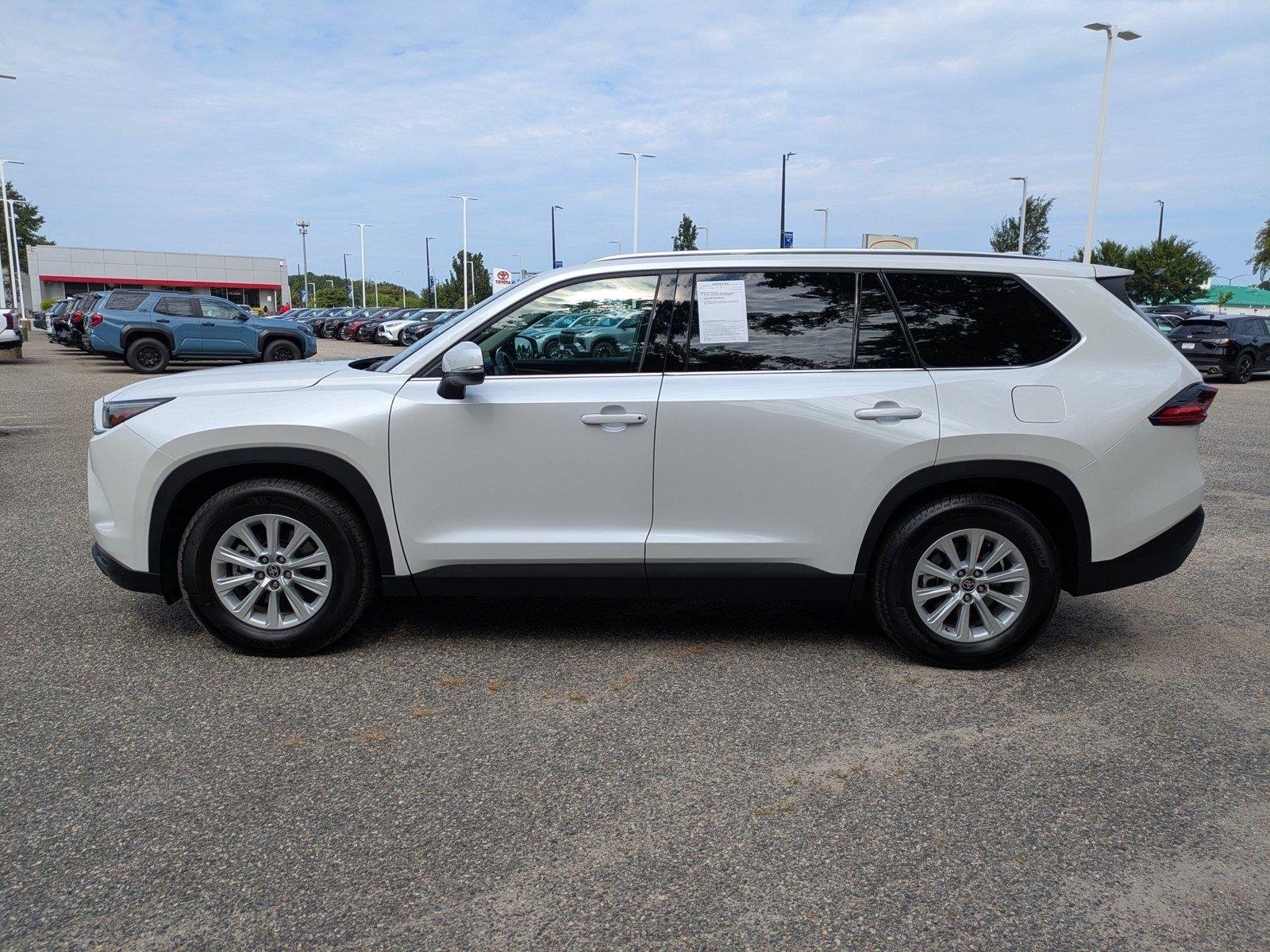 Used 2025 Wind Chill Pearl Toyota Hybrid XLE image 7
