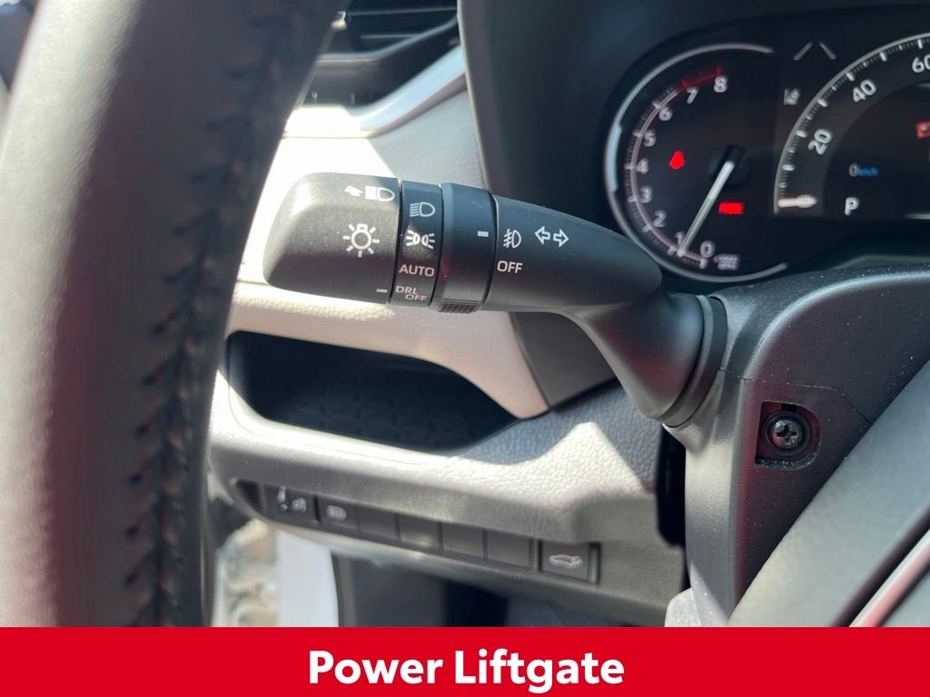 Used 2025 Beige Toyota XLE Premium image 20