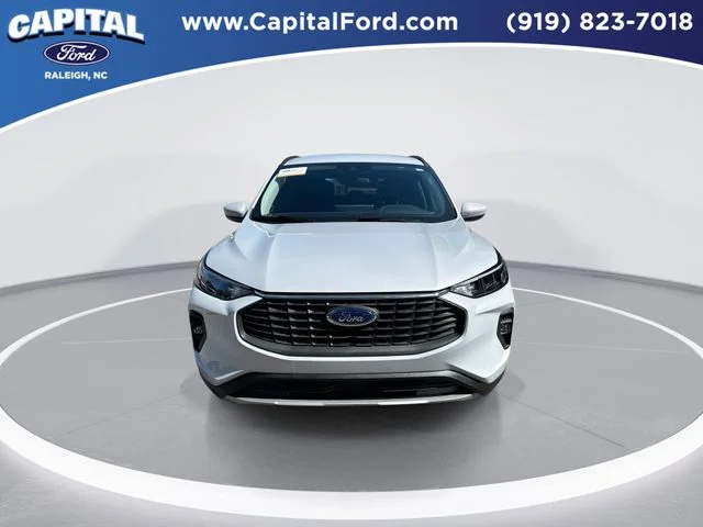 Used 2025 Silver Ford Base image 3