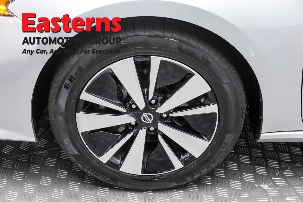 Used 2022 Silver Nissan 2.5 SV image 29