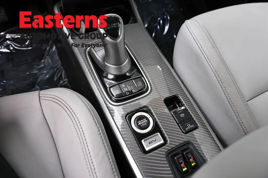 Used 2020 White Mitsubishi SEL image 12