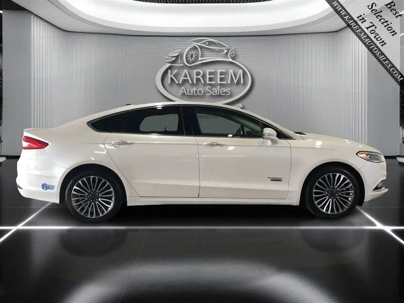 Used 2018 Oxford White Ford Titanium image 4