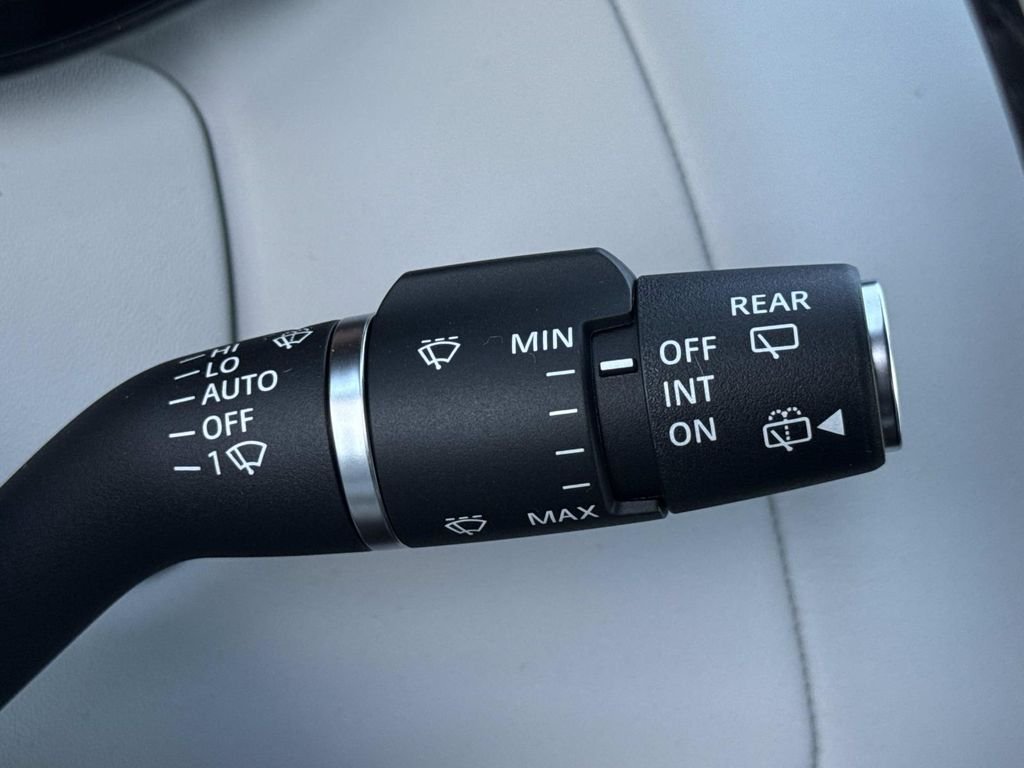 New 2026 Carpathian Grey LAND ROVER Dynamic SE image 9