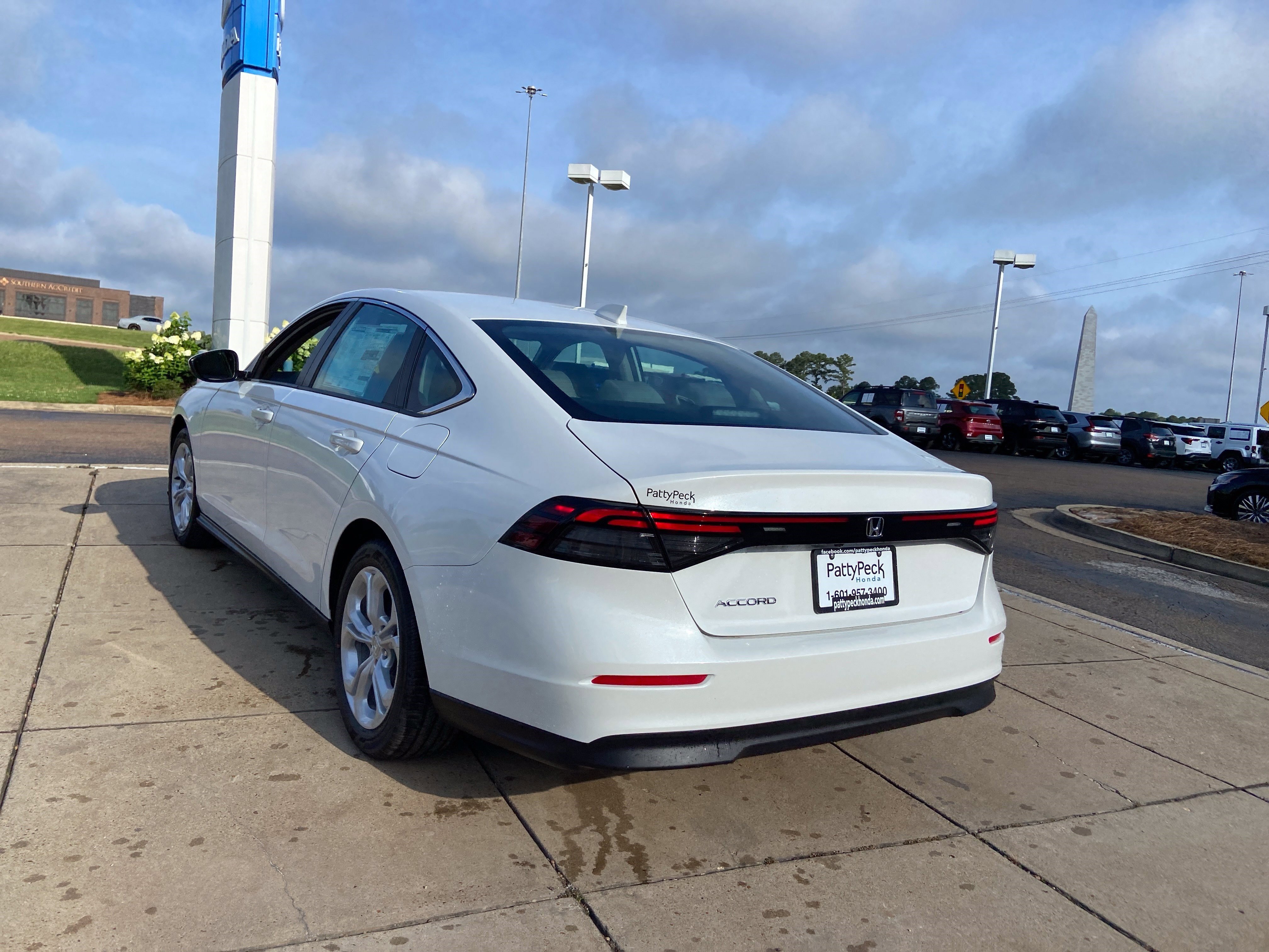 New 2026 Platinum White Pearl Honda LX image 8