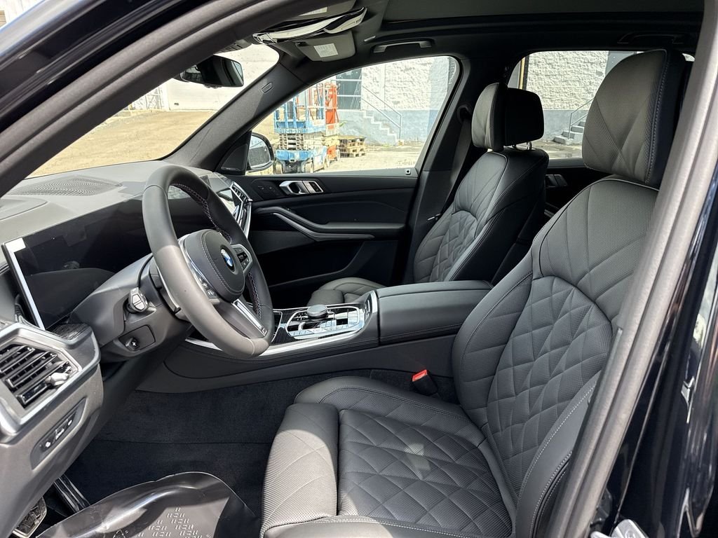 New 2026 Black BMW M60i image 11
