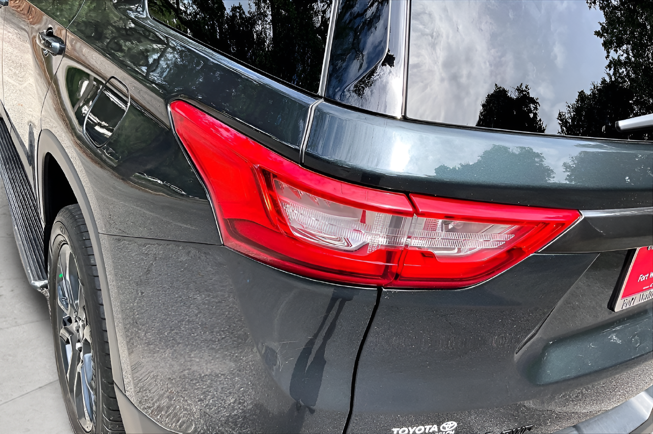 Used 2021  Chevrolet RS image 20