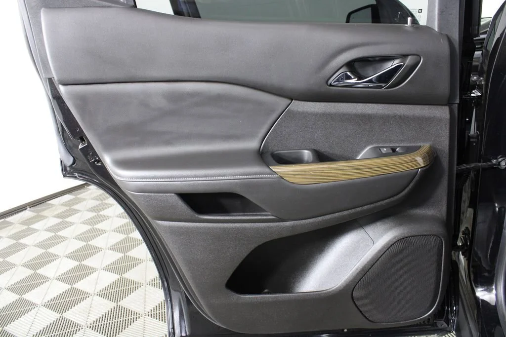 Used 2023 Ebony Twilight Metallic GMC SLE image 13