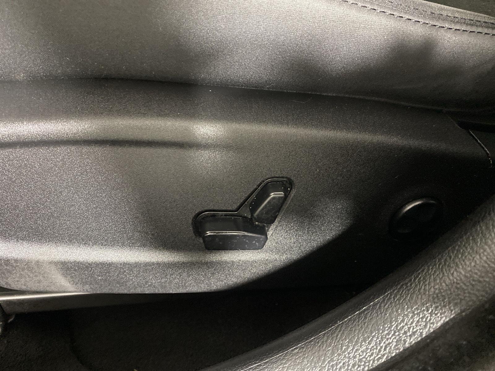 Used 2019 Gloss Black Chrysler Touring image 14