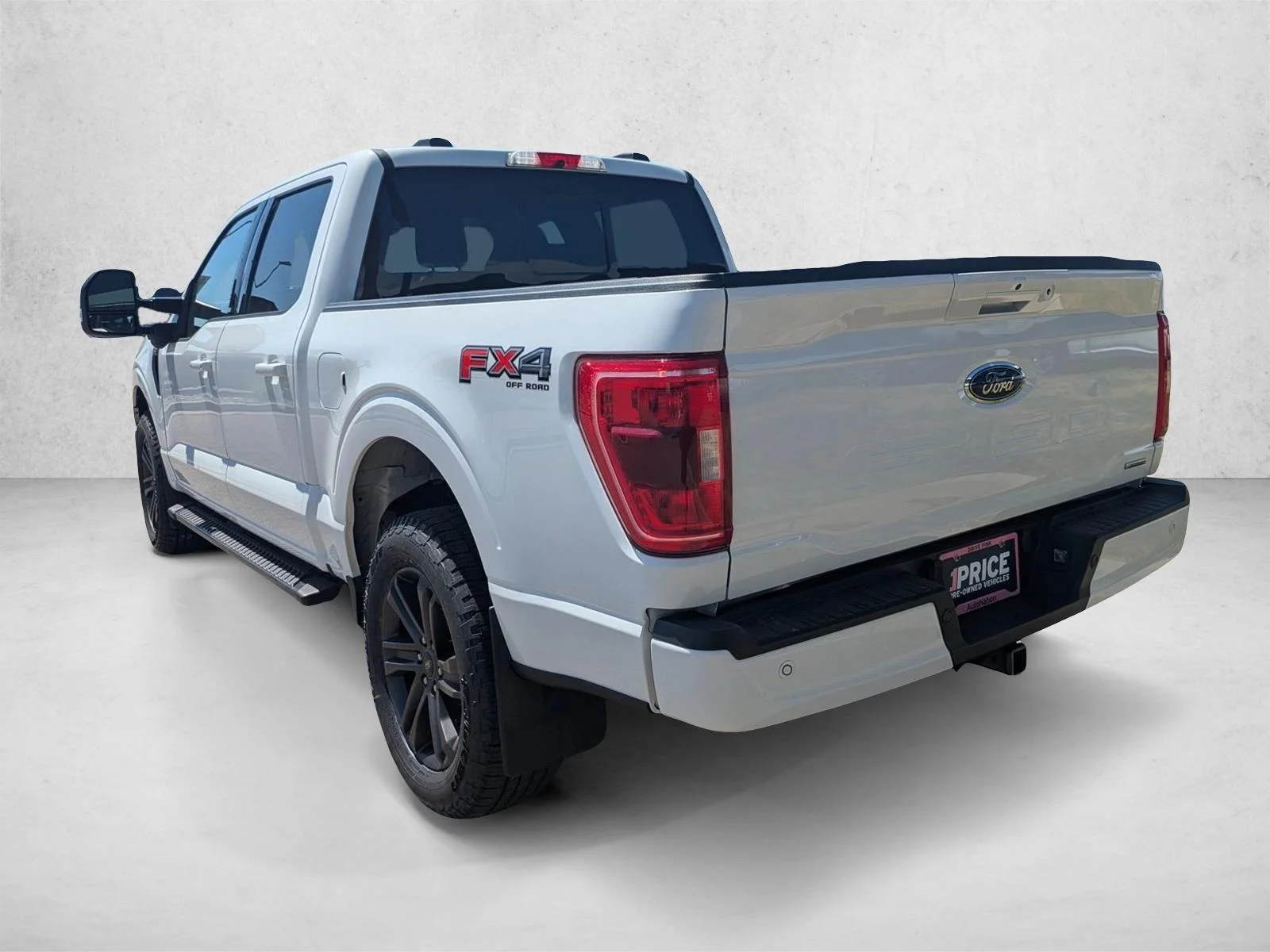 Used 2022 Oxford White Clearcoat Ford XLT image 8