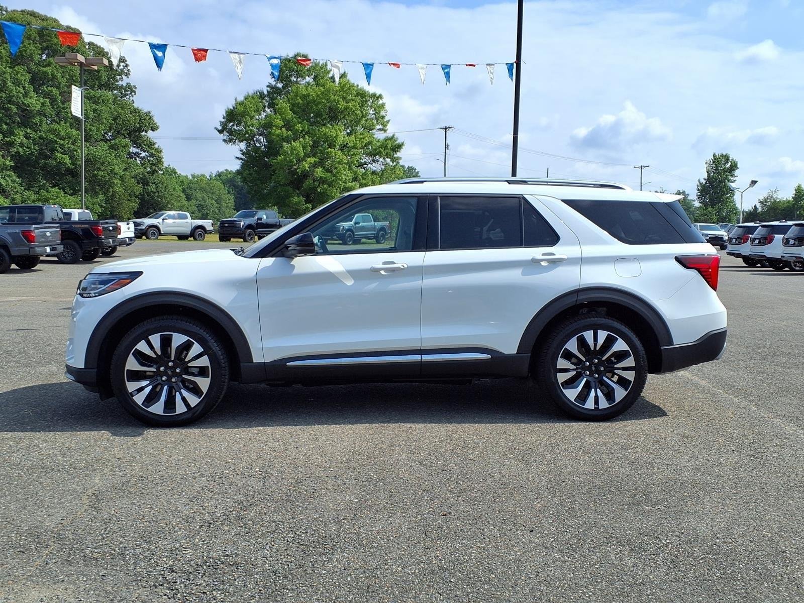 New 2026 Star White Metallic Tri-Coat Ford Platinum™ image 3