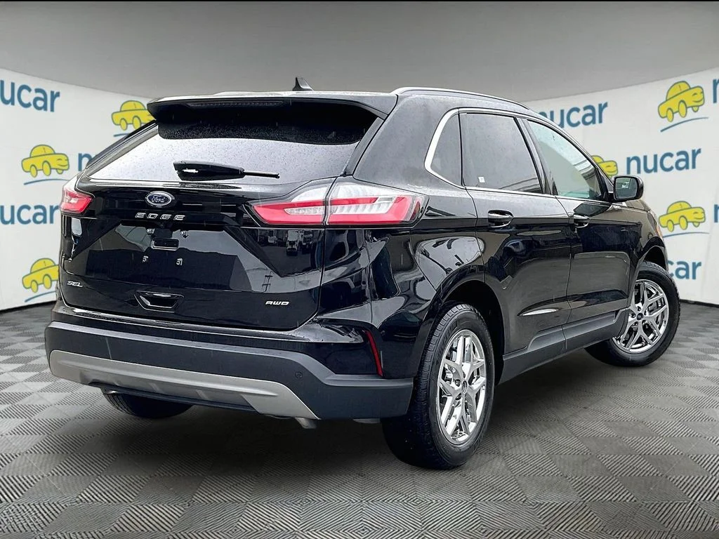 Used 2022 Black Ford SEL image 6