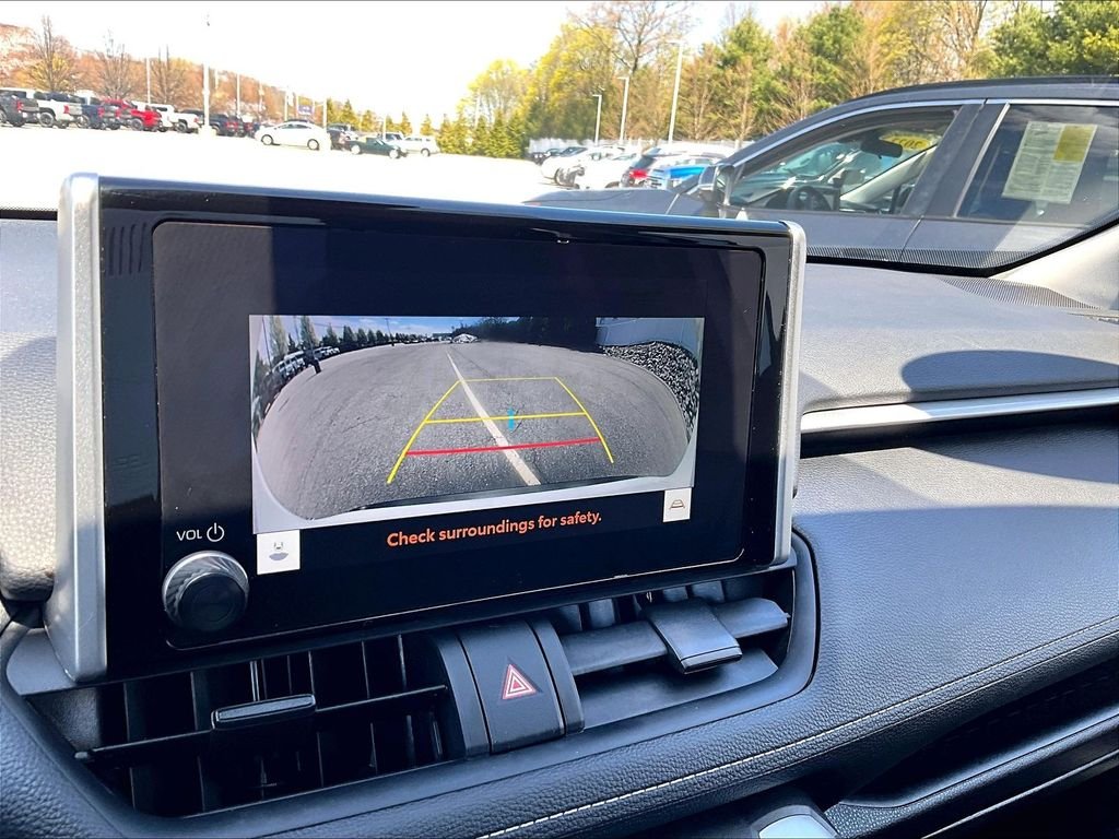 Used 2025 Ice Toyota LE image 19