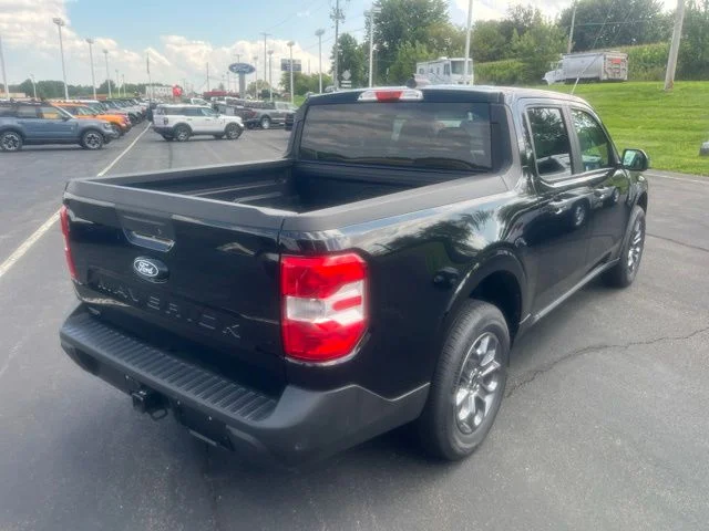 New 2026 Shadow Black Ford XLT image 5