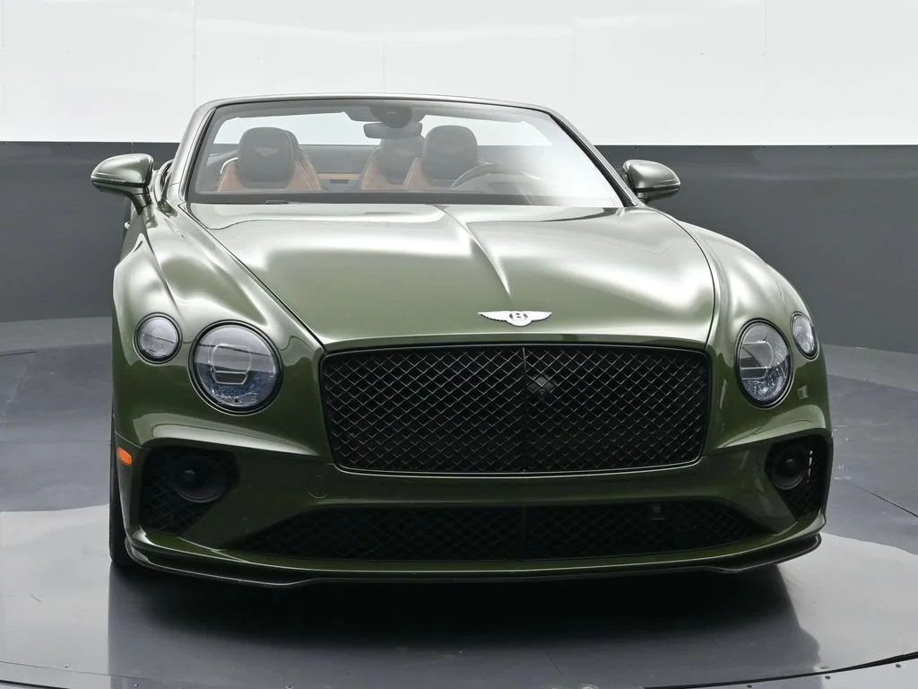 Used 2023 Green Bentley Azure image 5