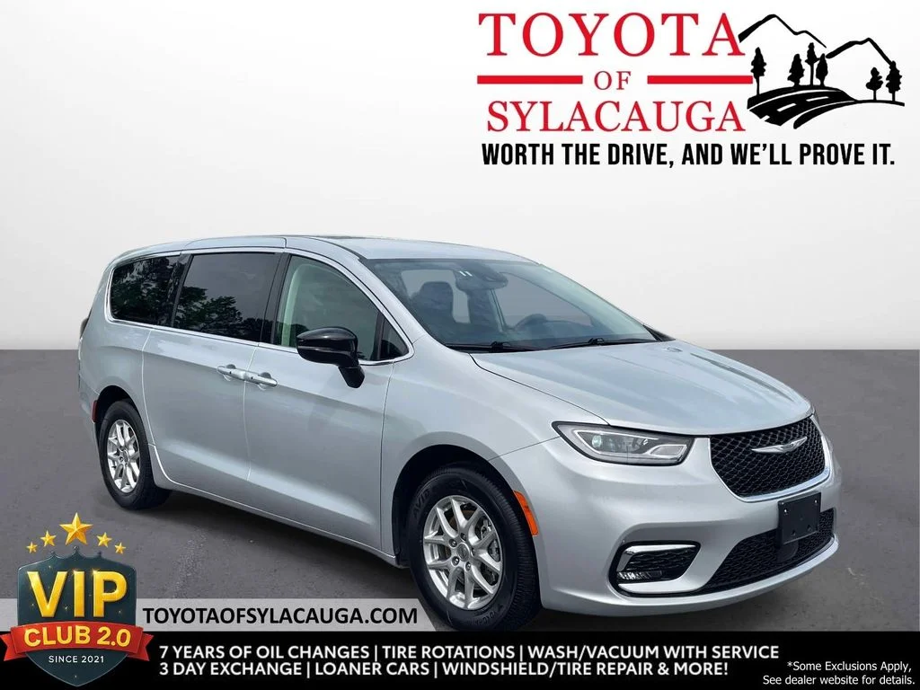 2024 Chrysler Pacifica Touring L's photo