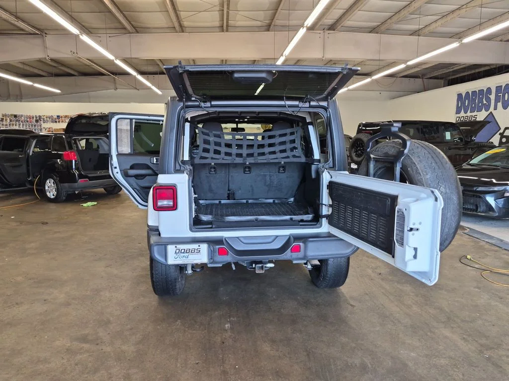 Used 2019 Bright White Clearcoat Jeep Unlimited Sahara image 16