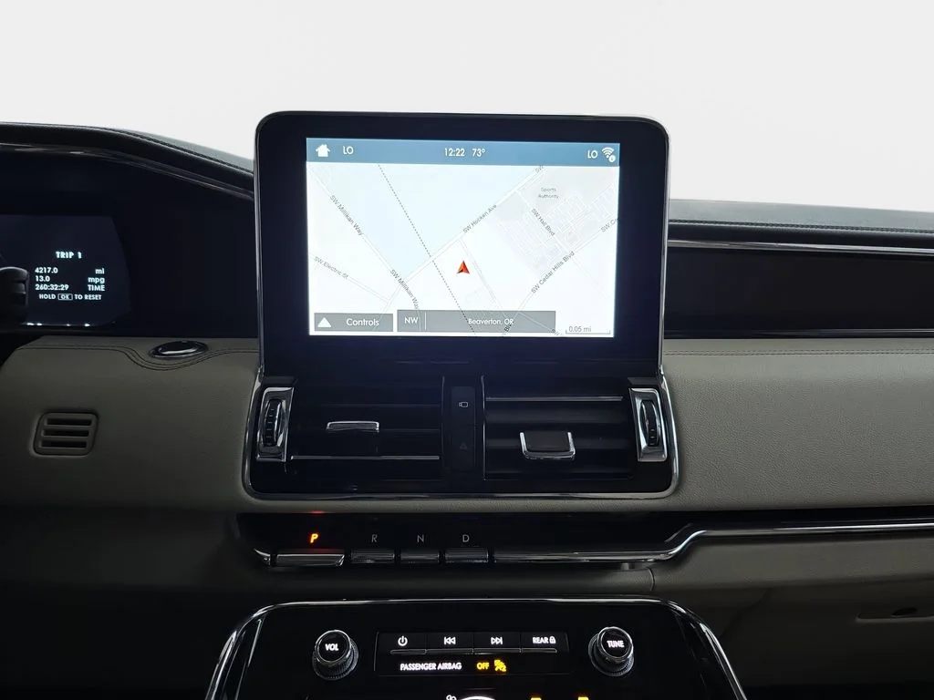 Used 2018 Velvet Lincoln Reserve image 22