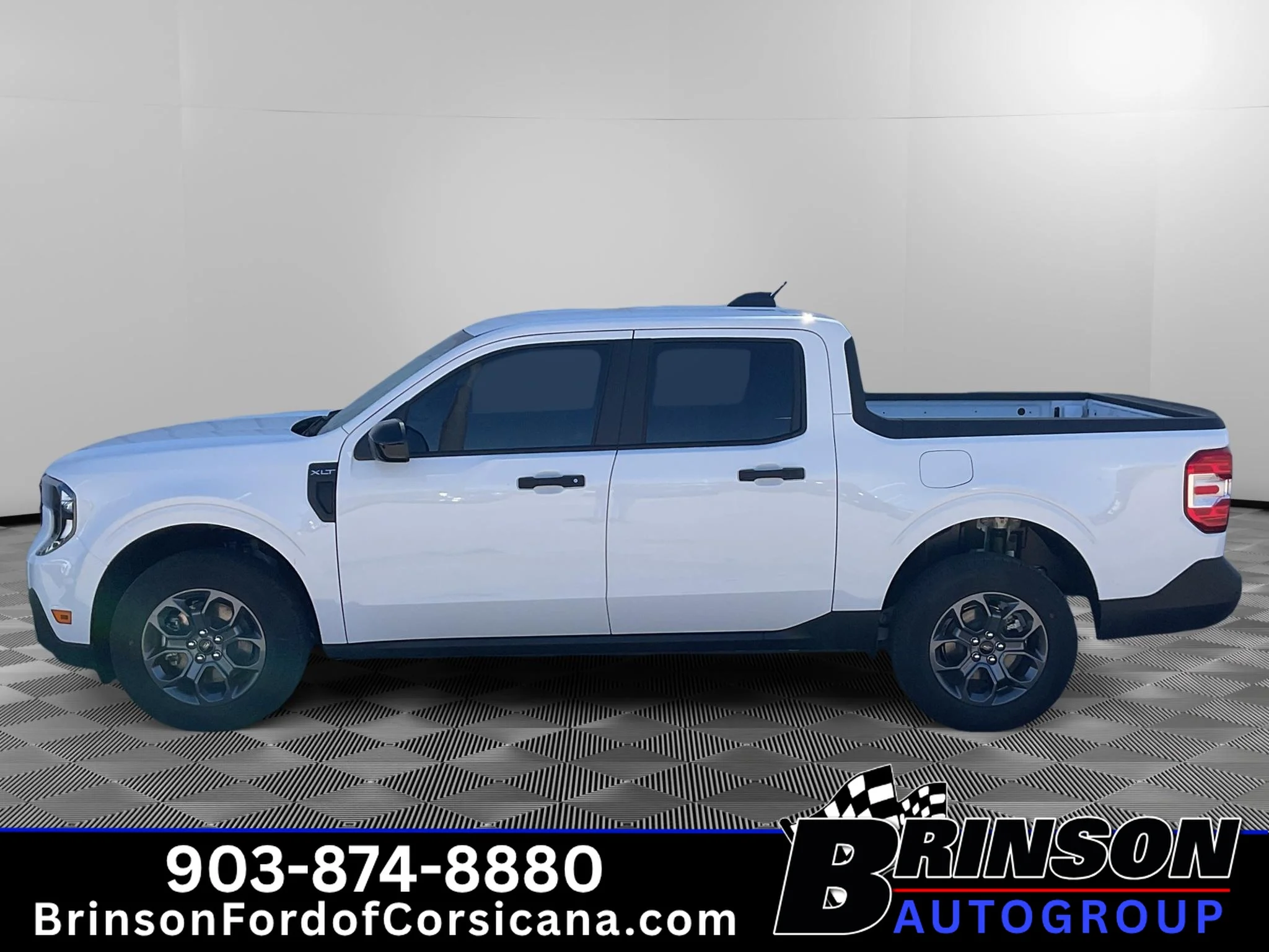 New 2026 Oxford White Ford XLT image 3