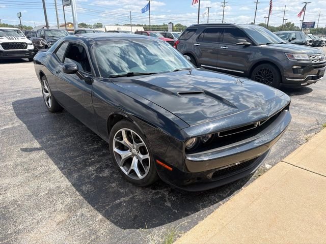 Used 2016 Black Dodge SXT image 8