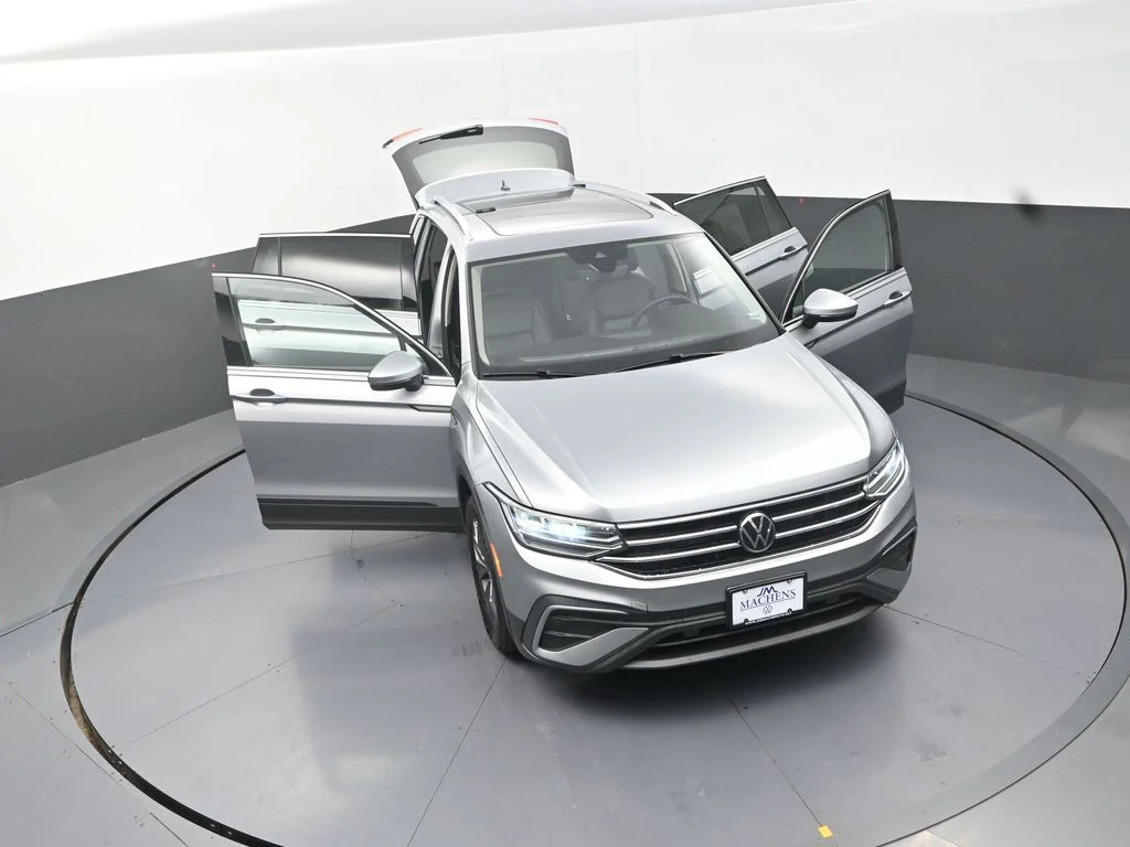 Used 2024 Silver Volkswagen 2.0T SE image 30