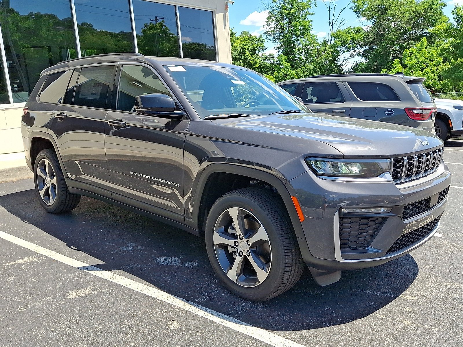 New 2026 Baltic Gray Metallic Clear-Coat Exterior Paint Jeep Limited image 2