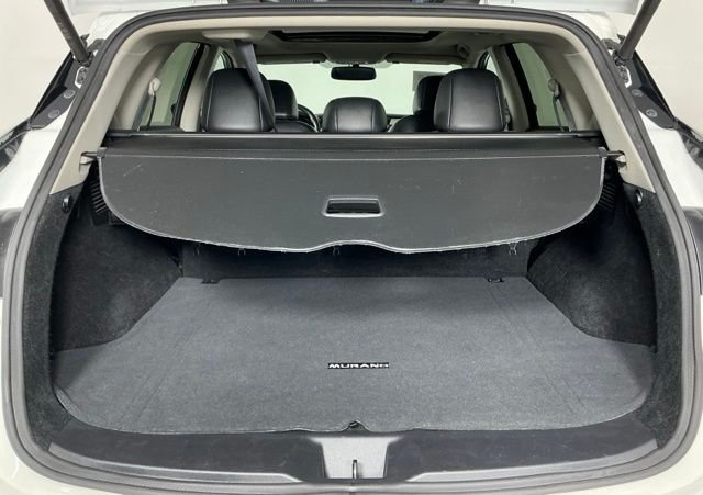 Used 2018 White Nissan Platinum image 26