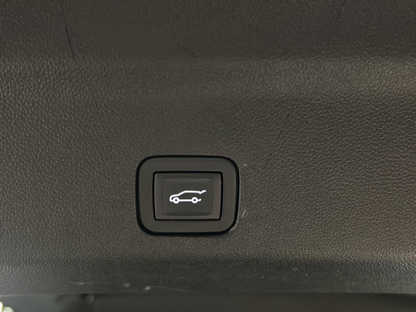 Used 2025 Black Chevrolet LT image 9