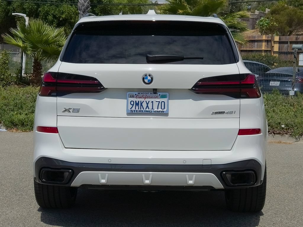 Used 2025 Alpine White BMW xDrive40i image 14