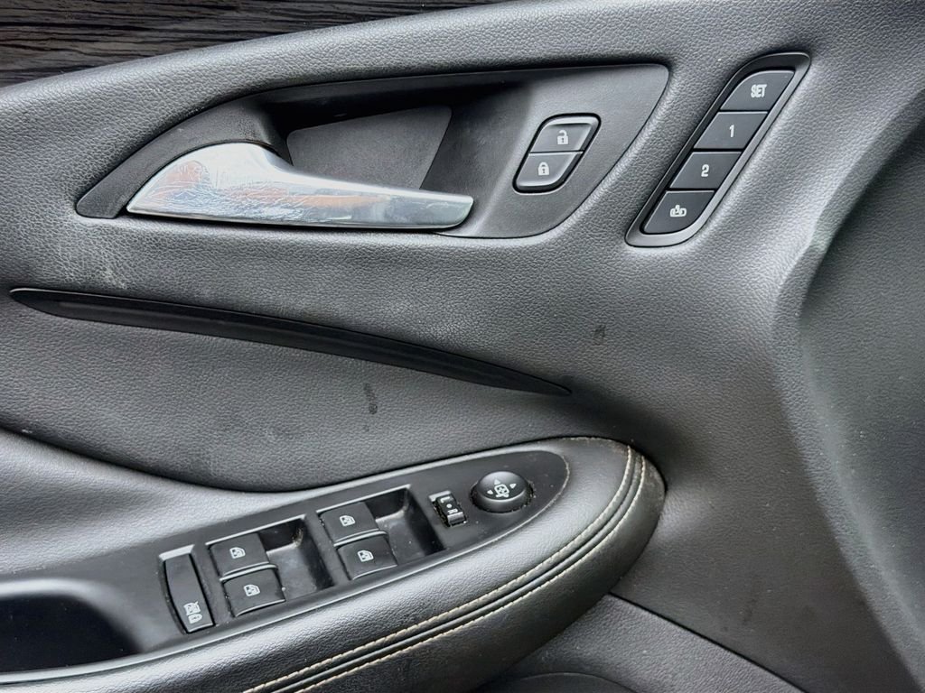 Used 2017 Ebony Twilight Metallic Buick Essence image 18